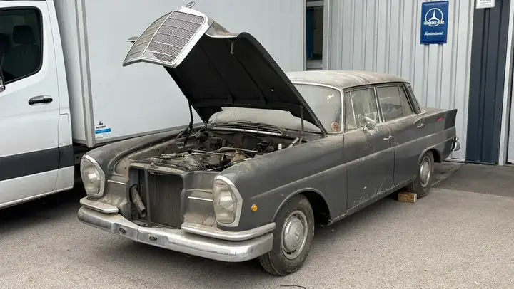 Mercedes-Benz S-Class 1965 photo 2