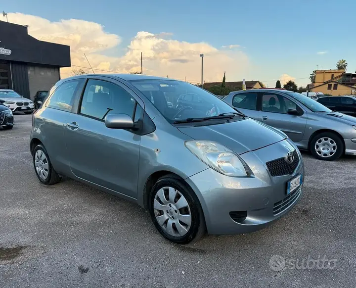 Toyota Yaris 2006 photo 2