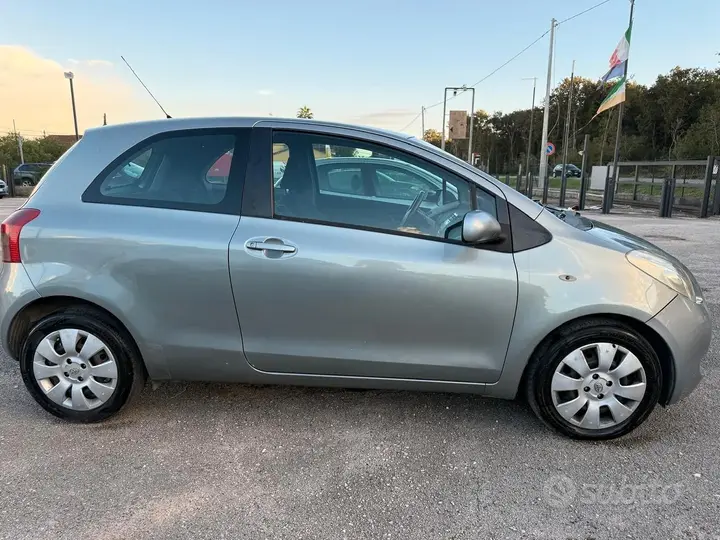 Toyota Yaris 2006 photo 3