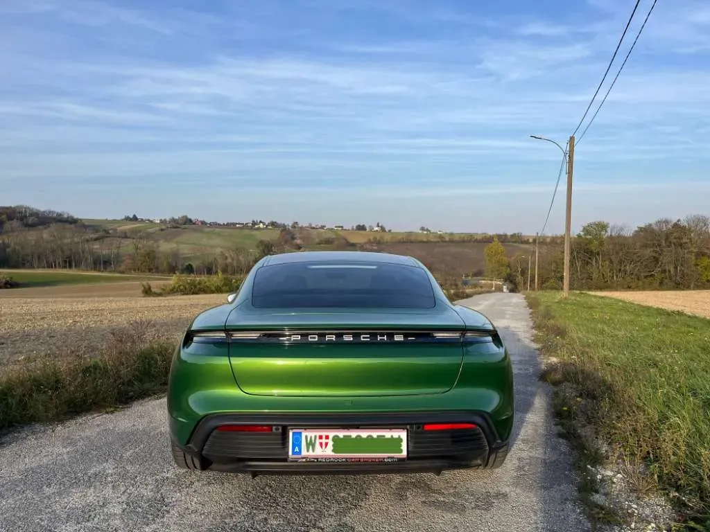 Porsche Taycan 2021 photo 3