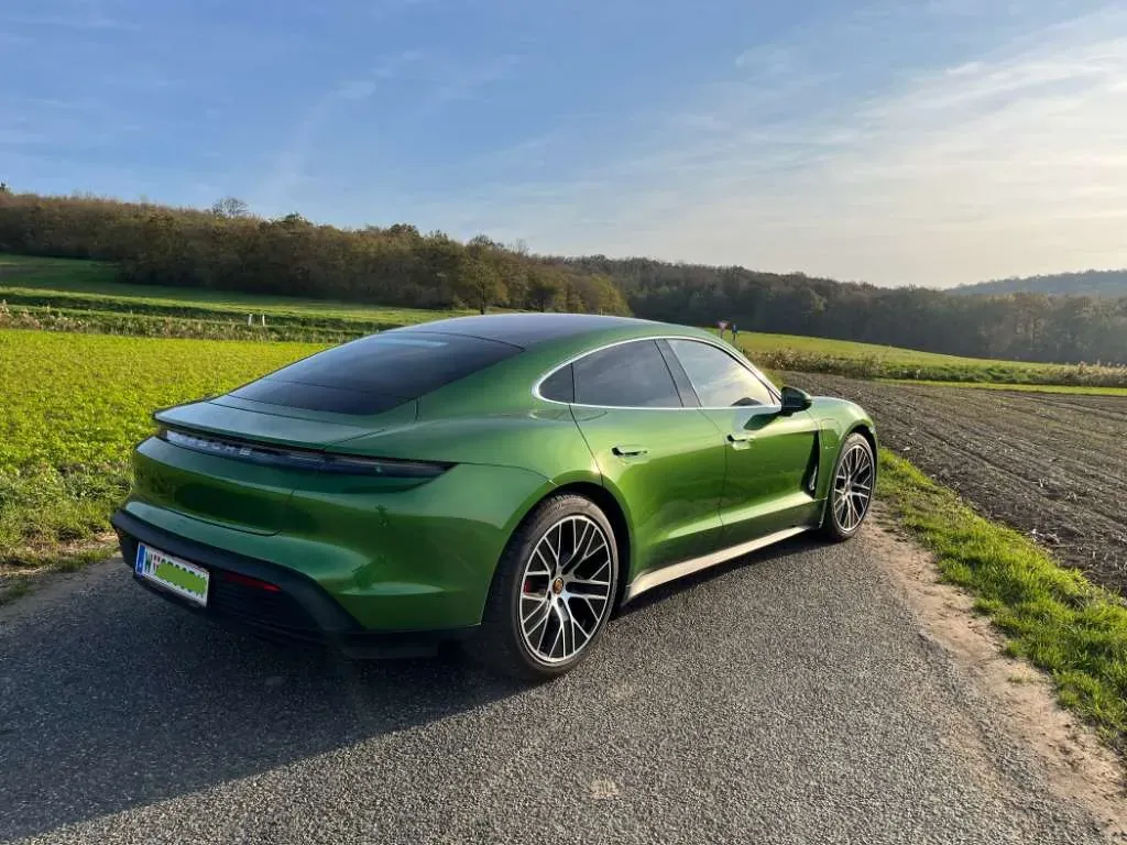 Porsche Taycan 2021 photo 2