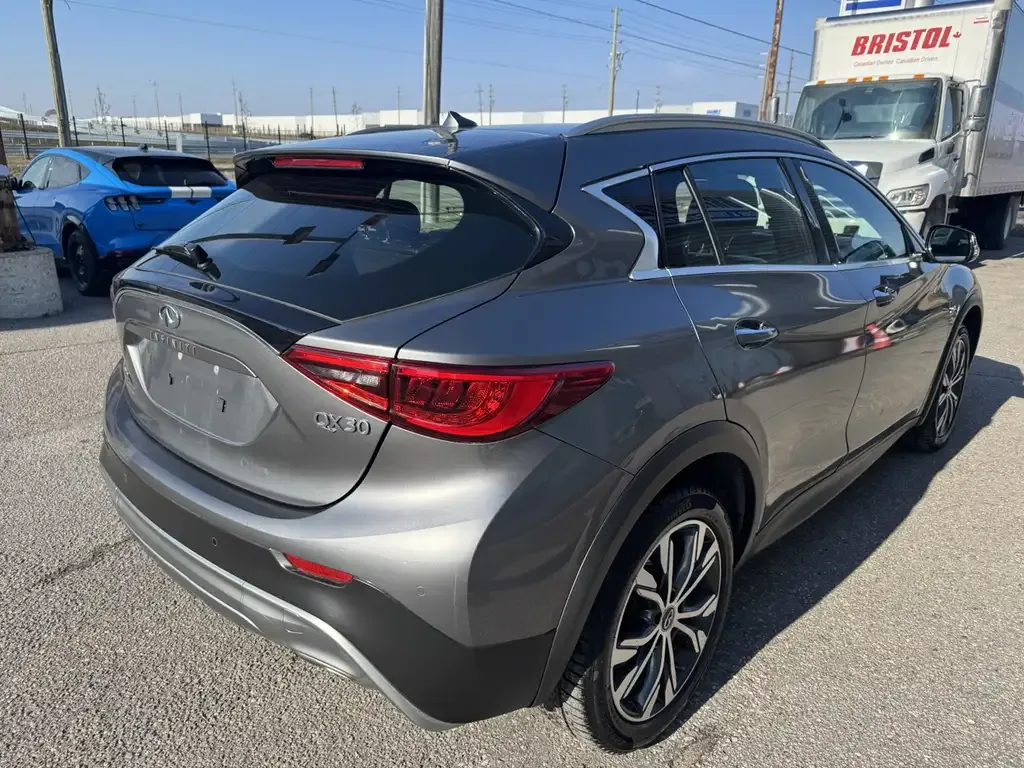 Infiniti Qx30 2017 photo 2
