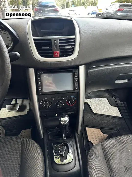 Peugeot 207 2012 photo 3