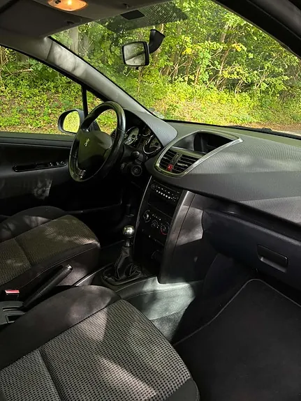 Peugeot 207 2010 photo 3