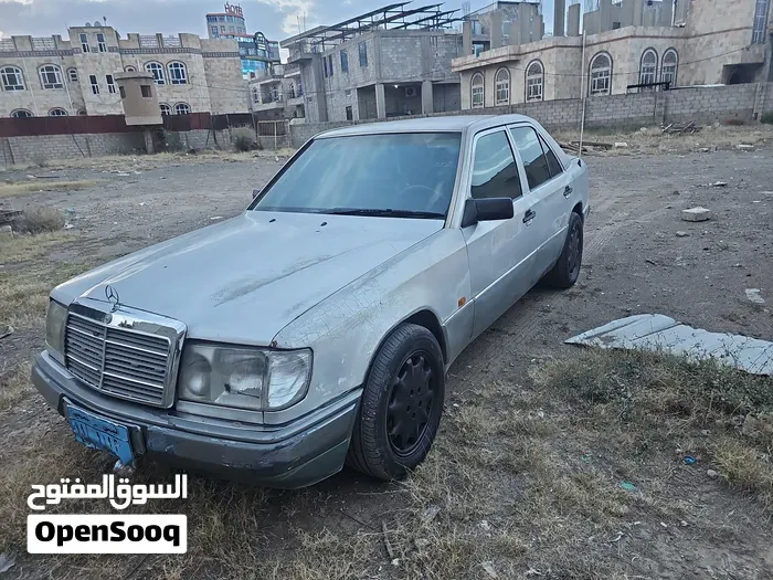 Mercedes-Benz E-Class 1993 photo 3