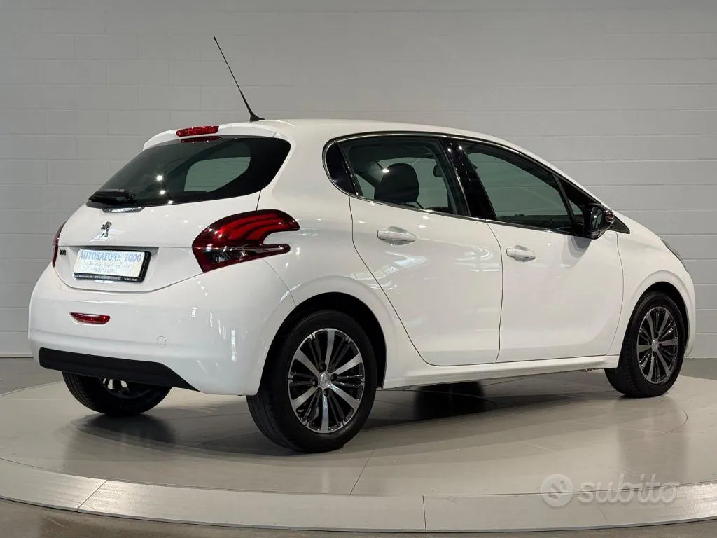 Peugeot 208 2018 photo 5