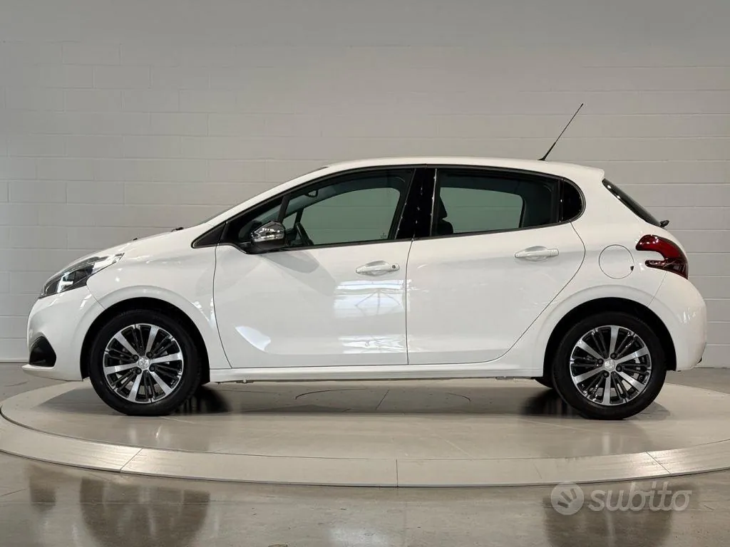 Peugeot 208 2018 photo 2