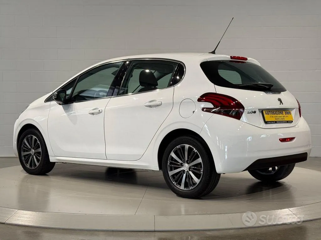 Peugeot 208 2018 photo 3