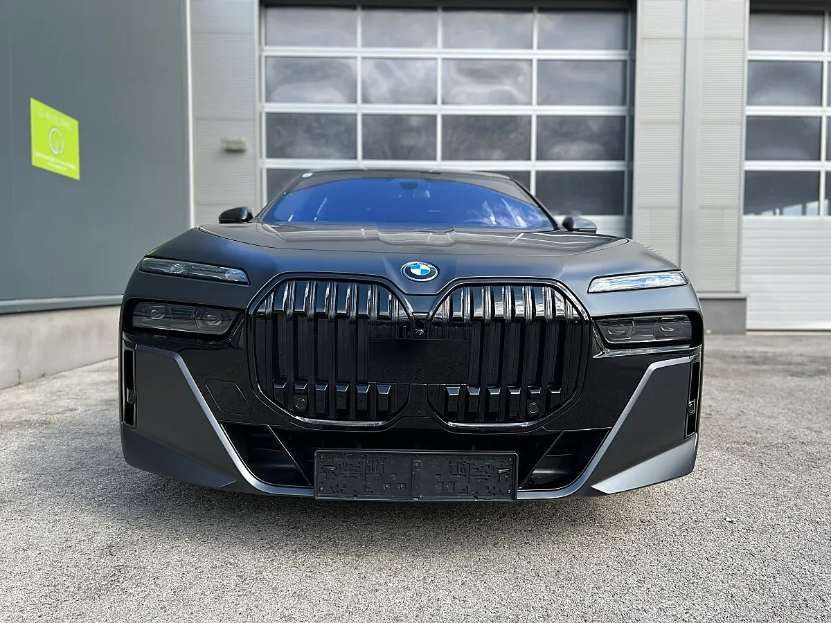 BMW I7 2023 photo 3