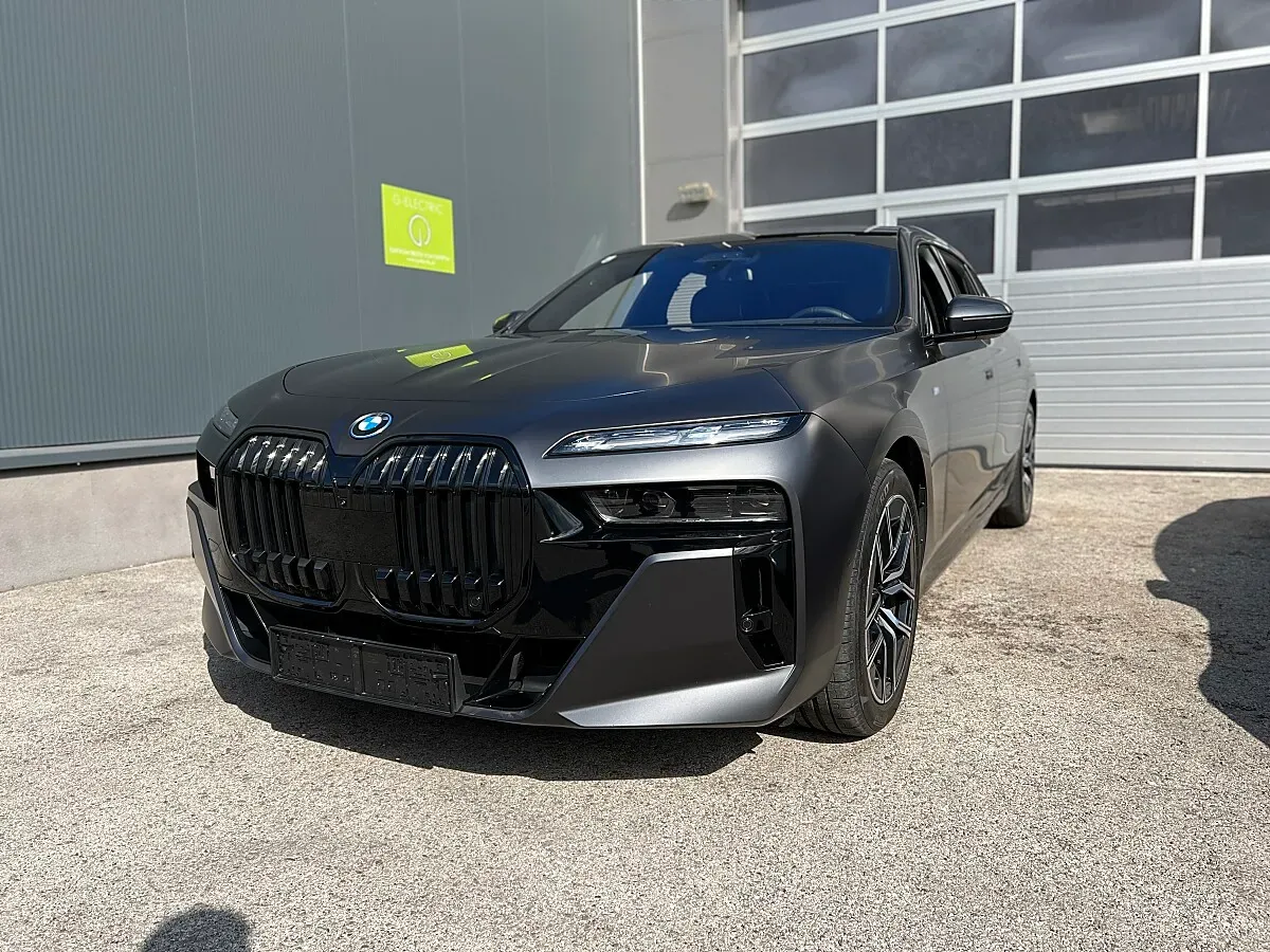 BMW I7
