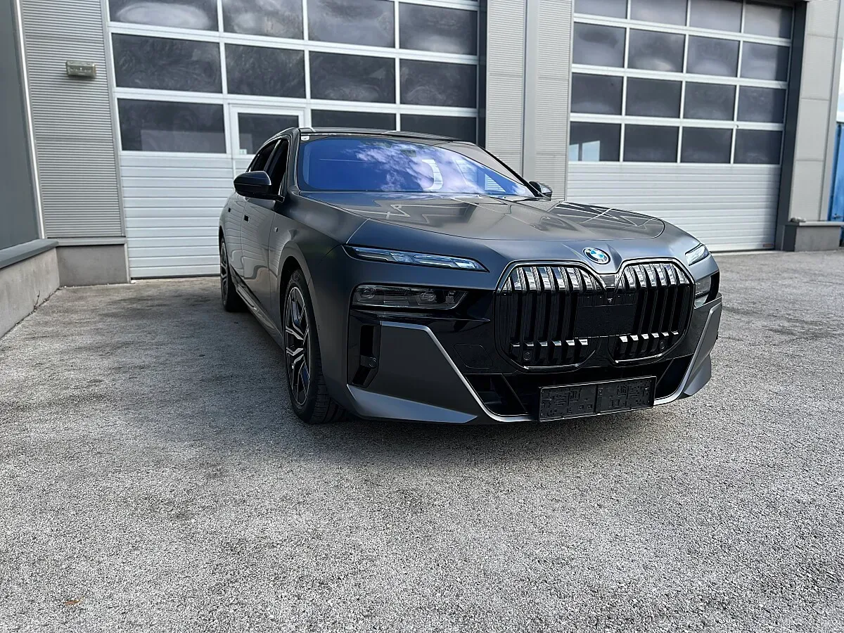 BMW I7 2023 photo 2