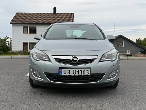 Opel Astra 2010 photo 5