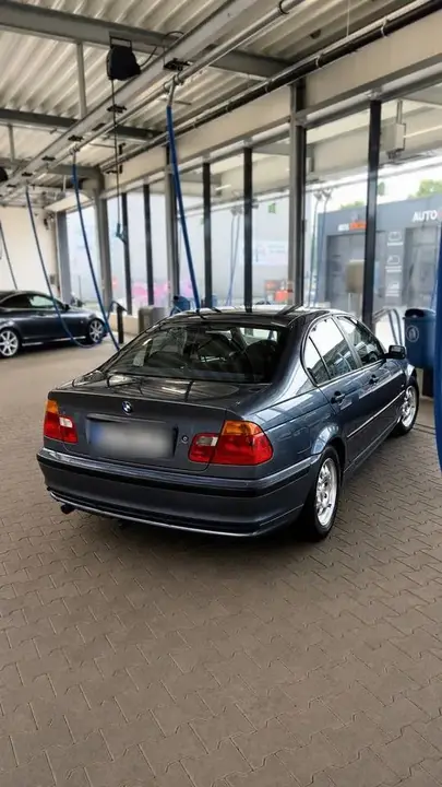 BMW 318I