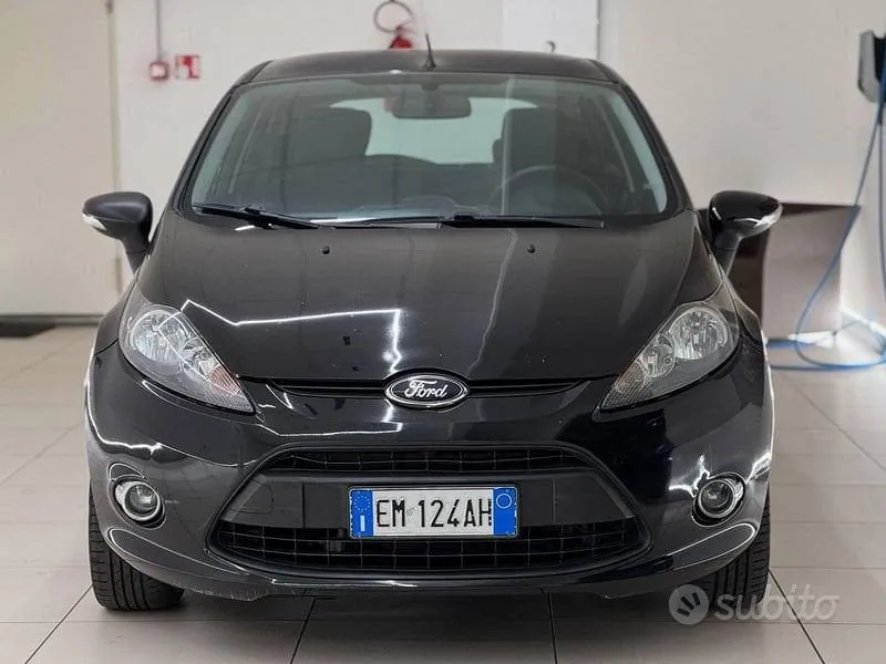 Ford Fiesta 2012 photo 2
