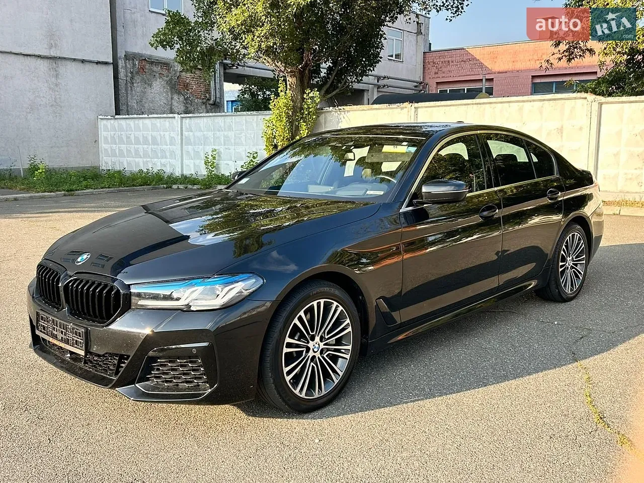 BMW 5 Series 2019 photo 2
