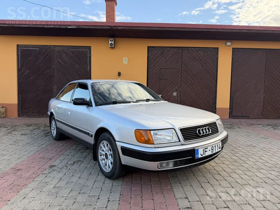 Audi 100