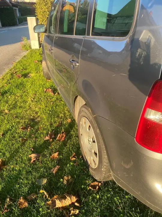 Volkswagen Touran 2004 photo 2
