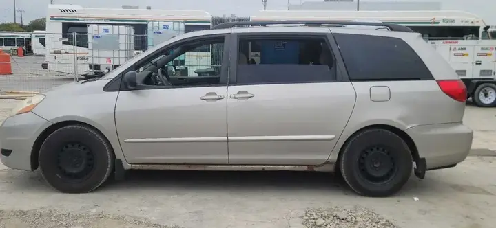 Toyota Sienna 2008 photo 3