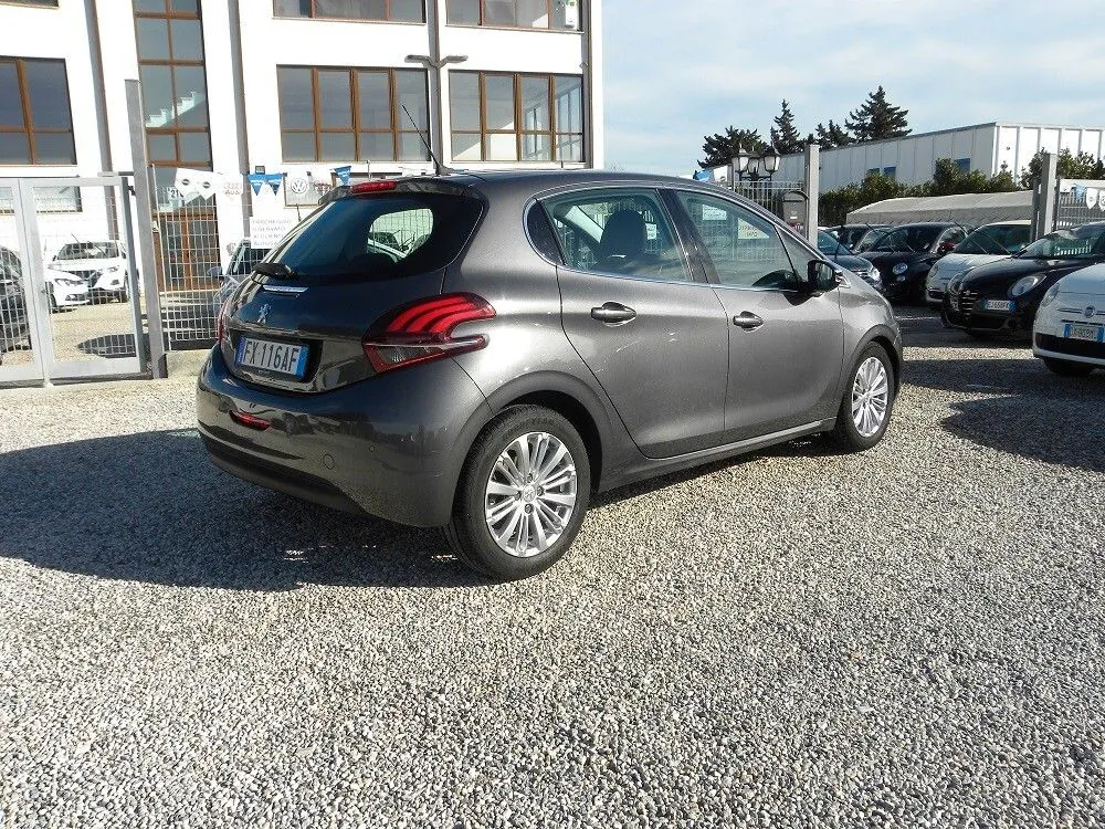 Peugeot 208 2019 photo 4