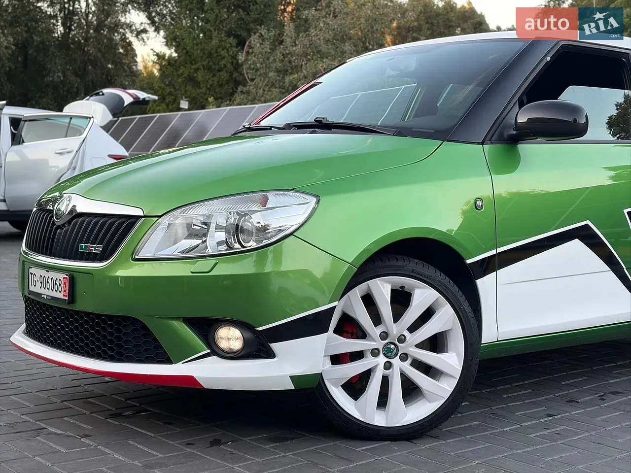 Skoda Fabia 2011 photo 3