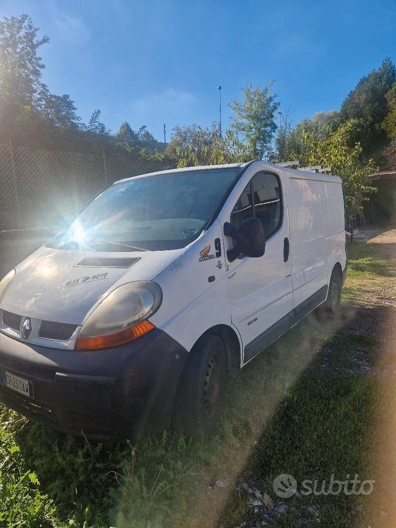 Renault Trafic 2003 photo 2