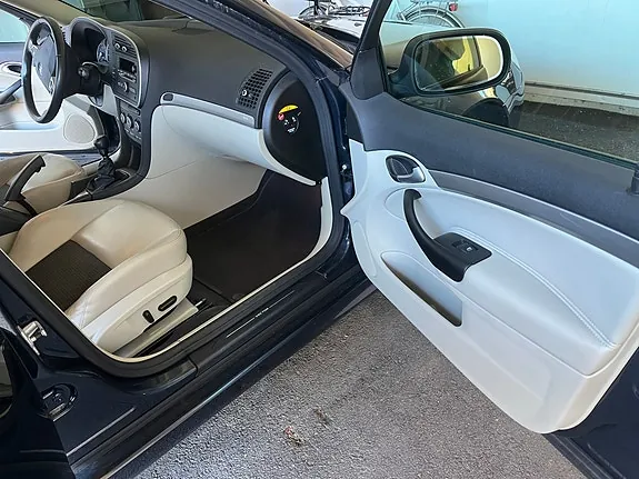 Saab 9-3 2011 photo 2