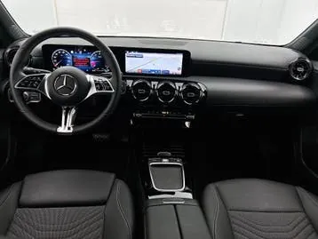 Mercedes-Benz A Klasse 180 2025 photo 3