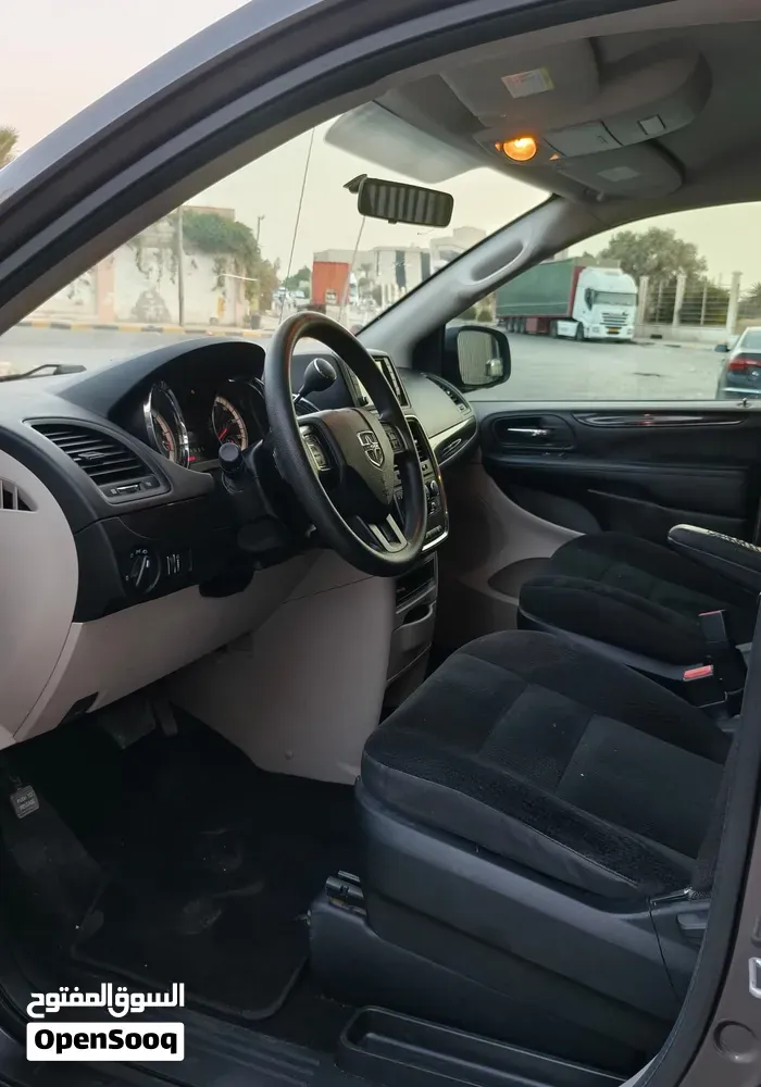 Dodge Caravan 2020 photo 2