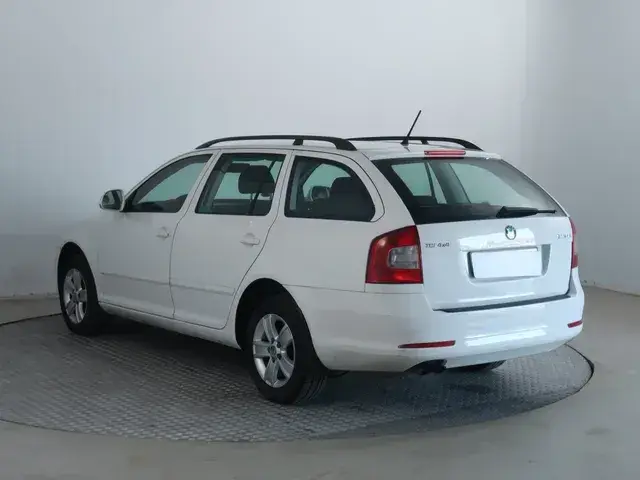 Skoda Octavia 2012 photo 3