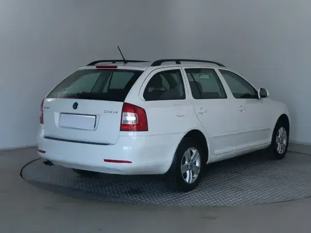 Skoda Octavia 2012 photo 4