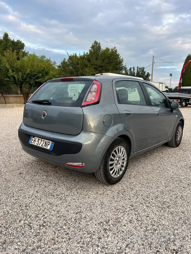 Fiat Punto Evo 2011 photo 2