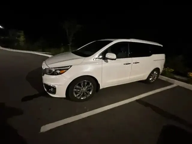 Kia Sedona 2017 photo 3