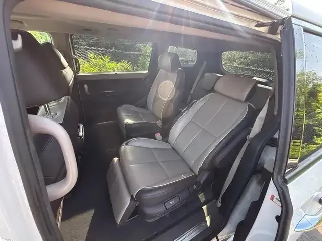 Kia Sedona 2017 photo 2