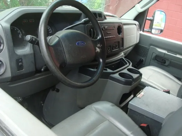 Ford Econoline E250 2010 photo 5