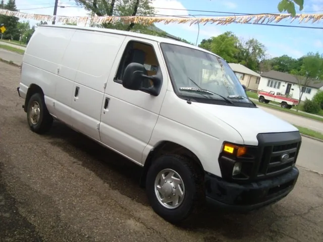 Ford Econoline E250 2010 photo 4