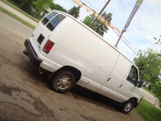 Ford Econoline E250 2010 photo 3