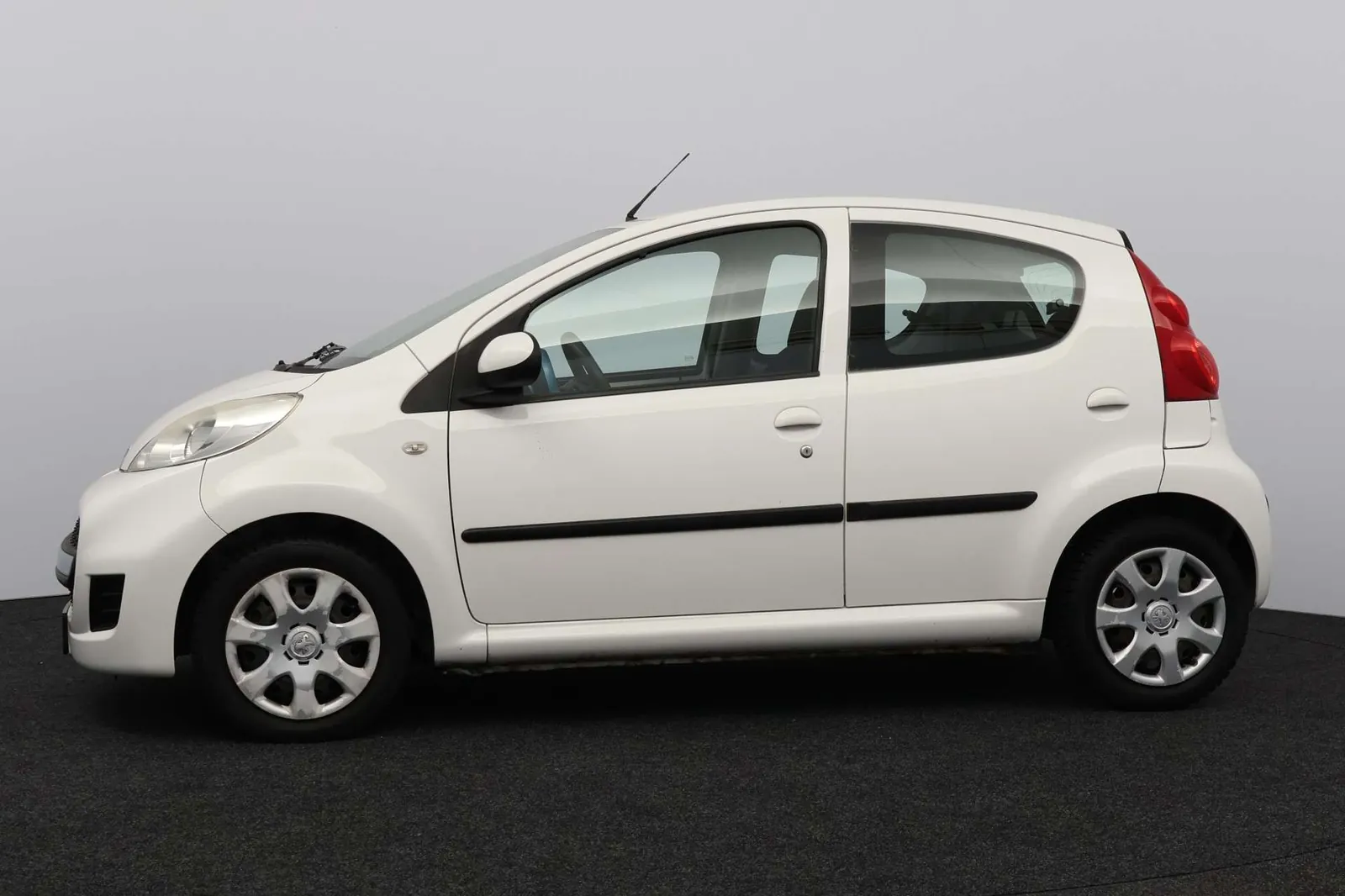 Peugeot 107 2010 photo 4