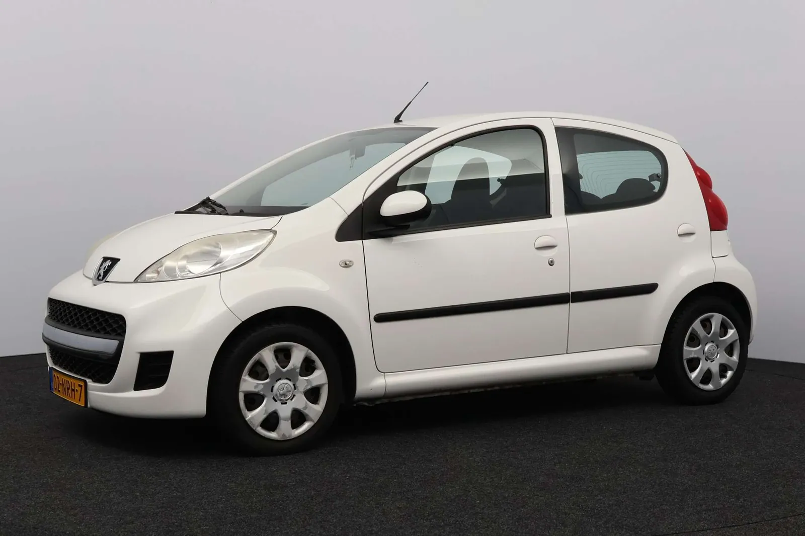 Peugeot 107 2010 photo 3