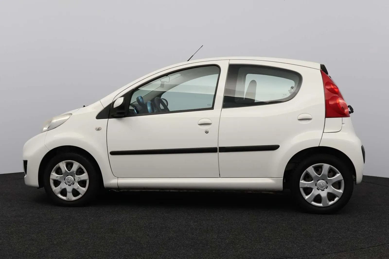 Peugeot 107 2010 photo 5