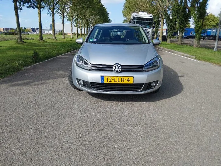Volkswagen Golf 2010 photo 2