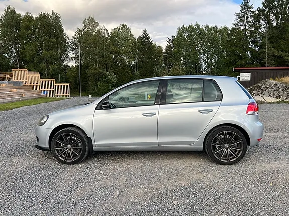 Volkswagen Golf 2010 photo 2
