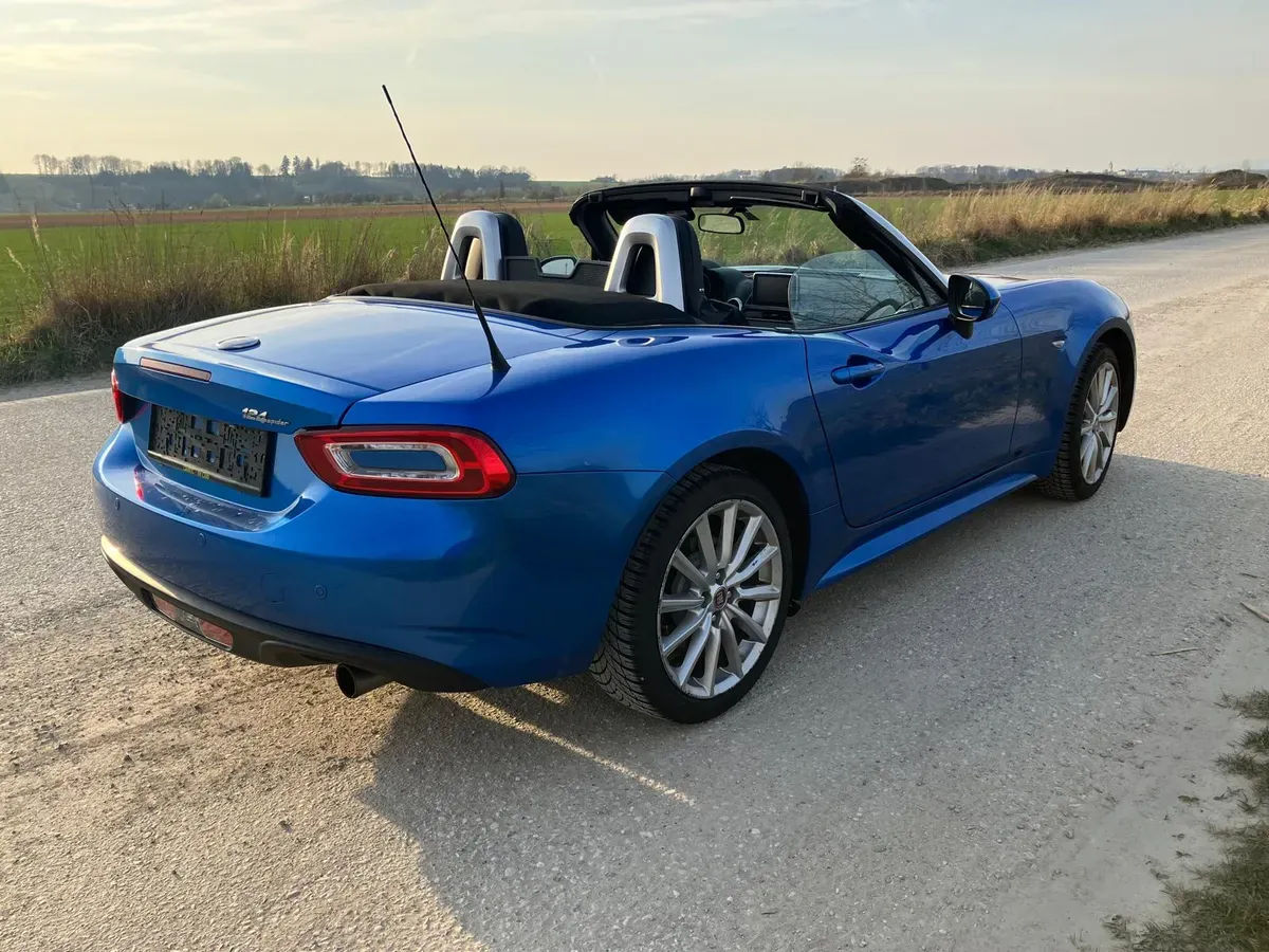Fiat 124 Spider 2016 photo 2