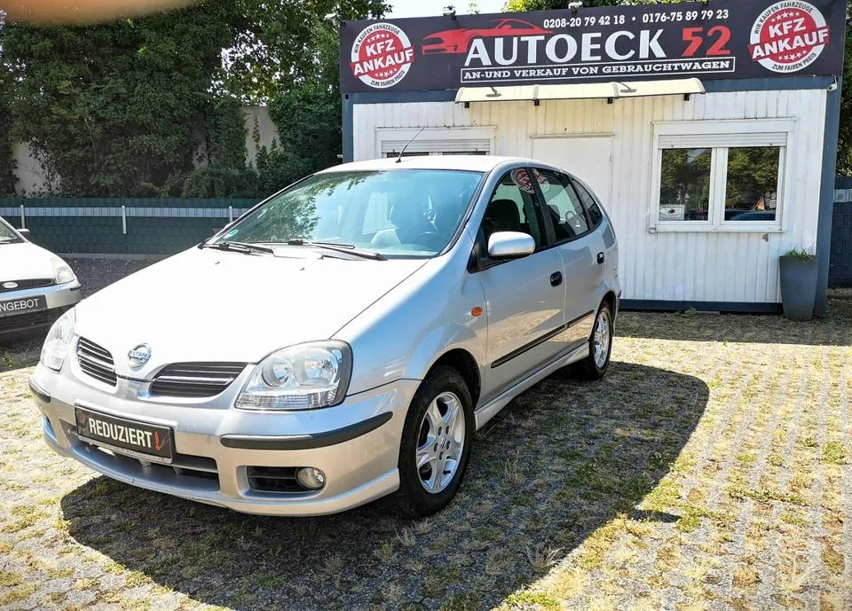 Nissan Almera Tino
