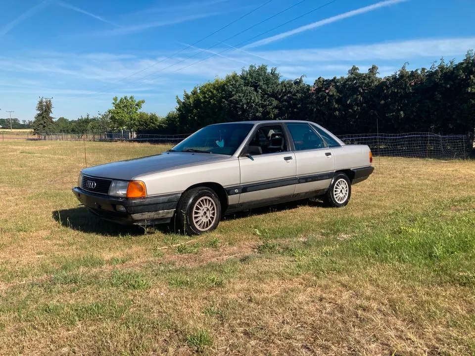 Audi 100