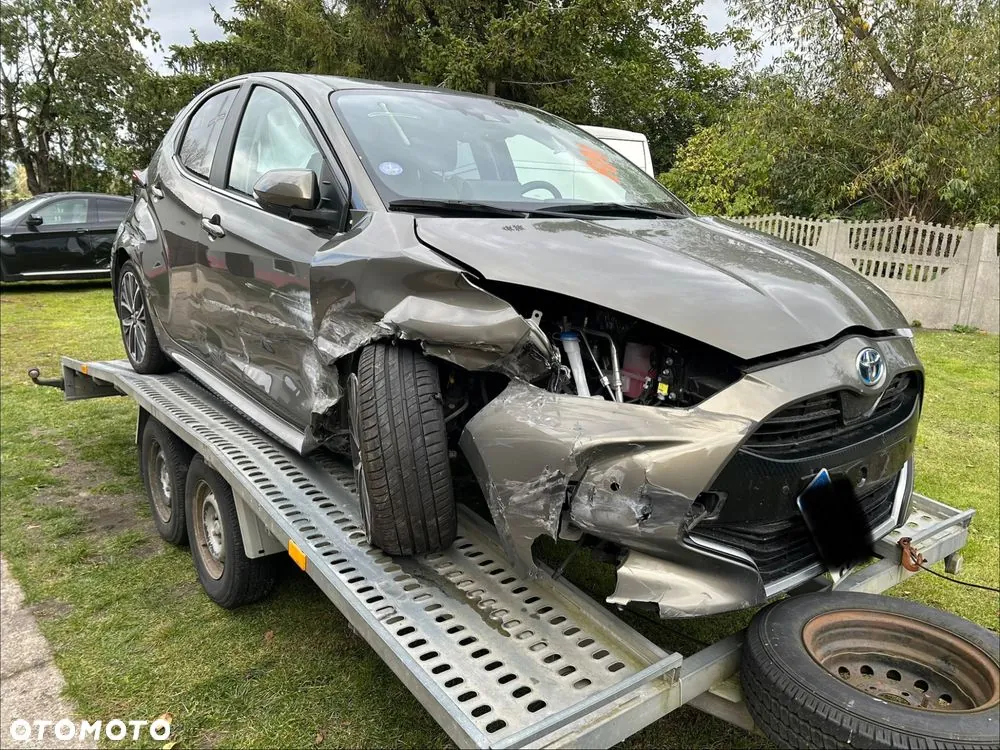 Toyota Yaris 2022 photo 2