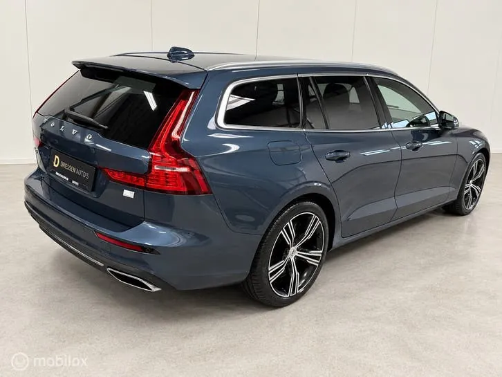 Volvo V60 2022 photo 2
