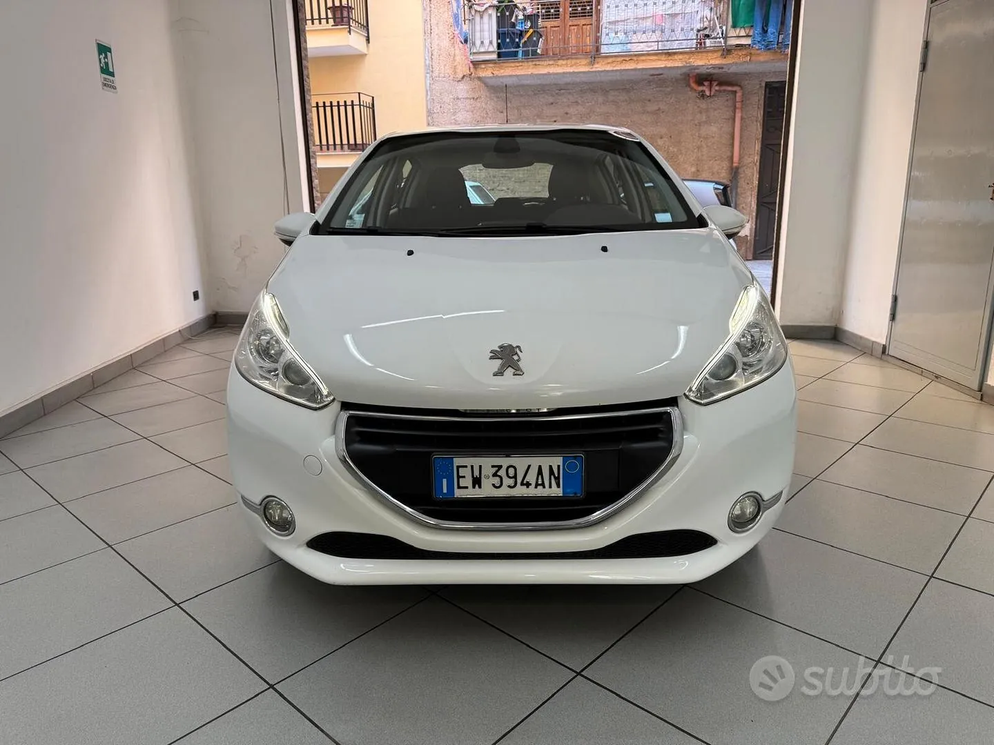 Peugeot 208 2014 photo 2