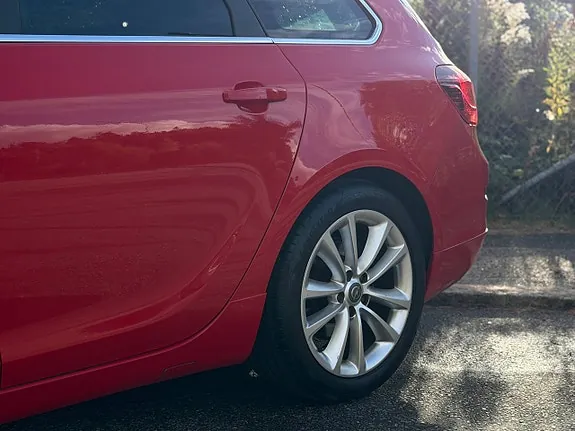 Opel Astra 2012 photo 2