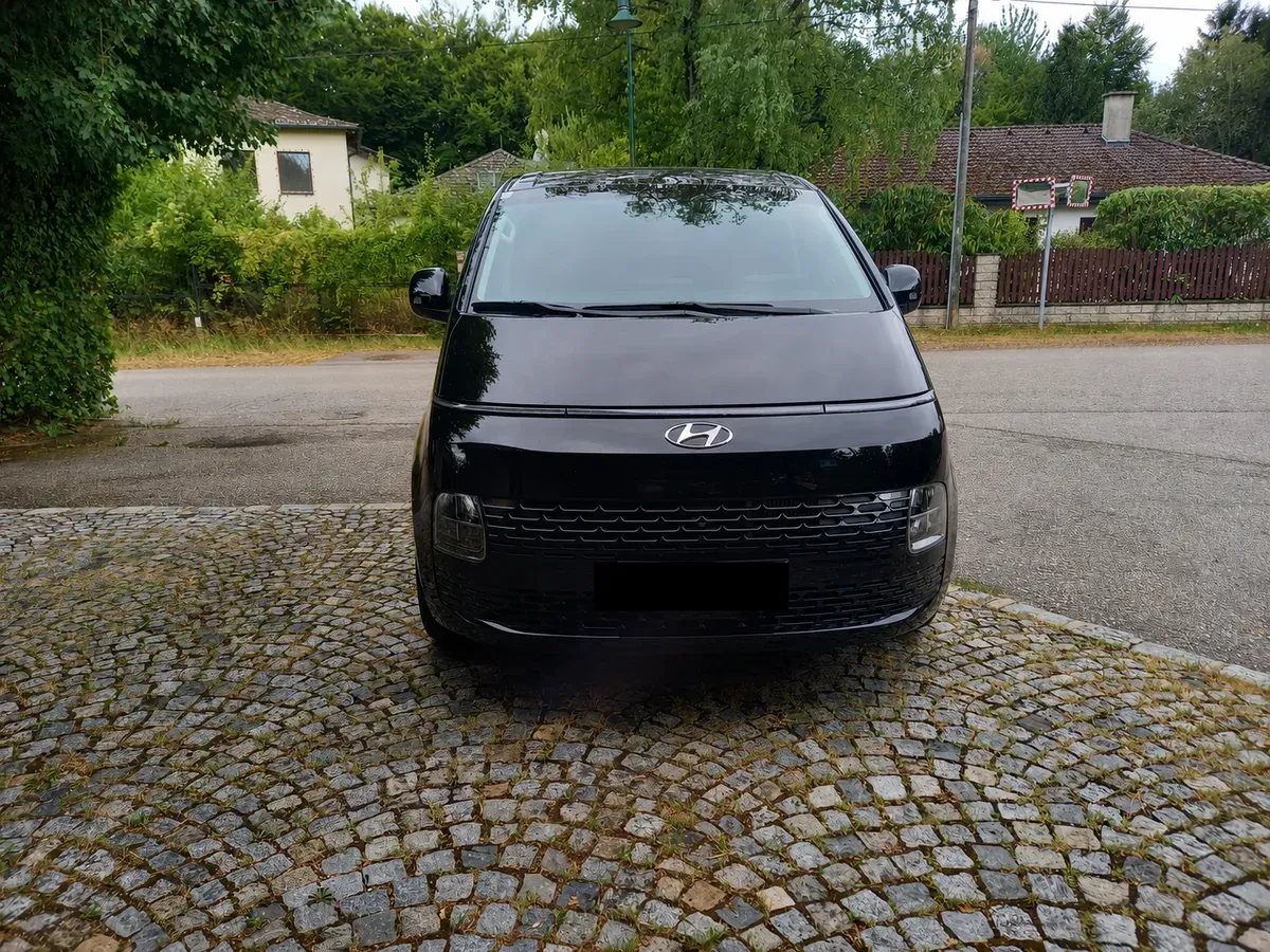 Hyundai Staria 2023 photo 2