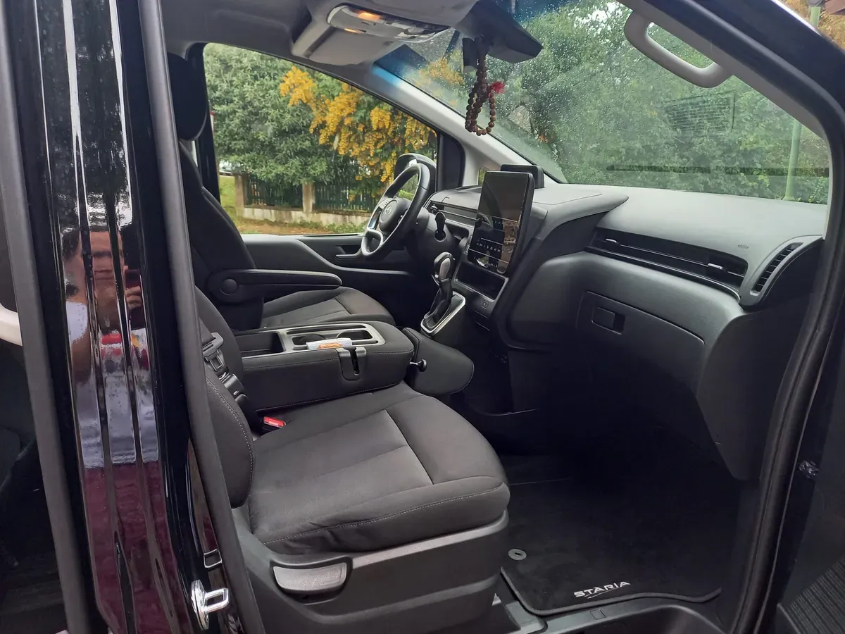 Hyundai Staria 2023 photo 3